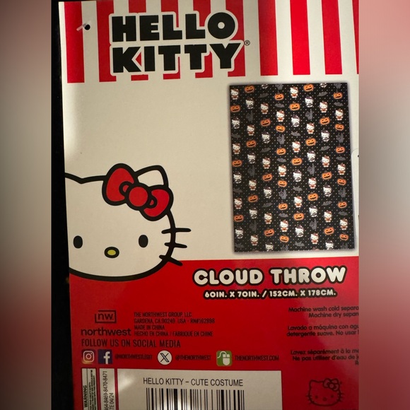 Hello Kitty Halloween Blanket NWT - Picture 2 of 3